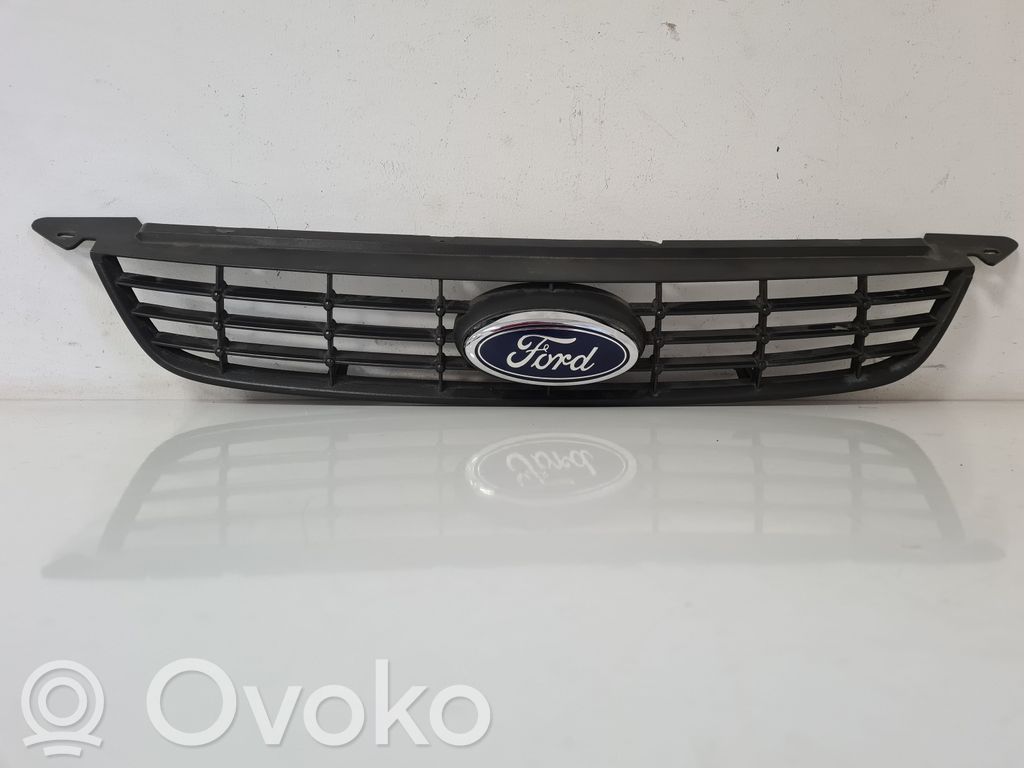 Ford Focus Etupuskurin ylempi jäähdytinsäleikkö 