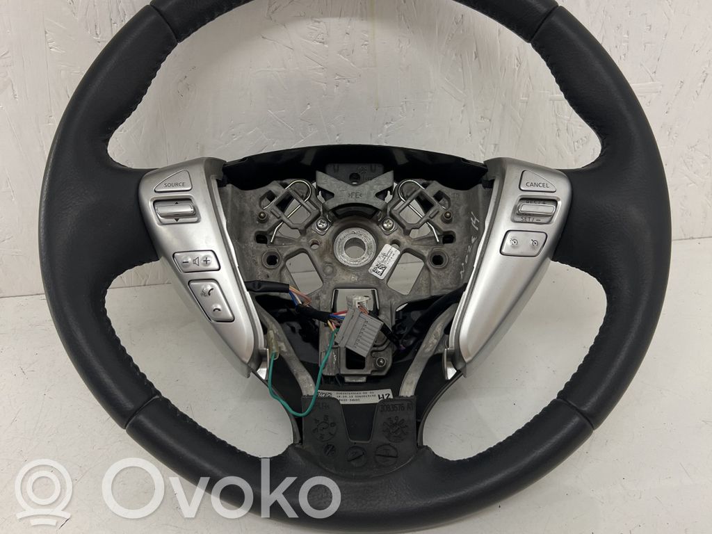 Nissan Note (E12) Steering wheel 