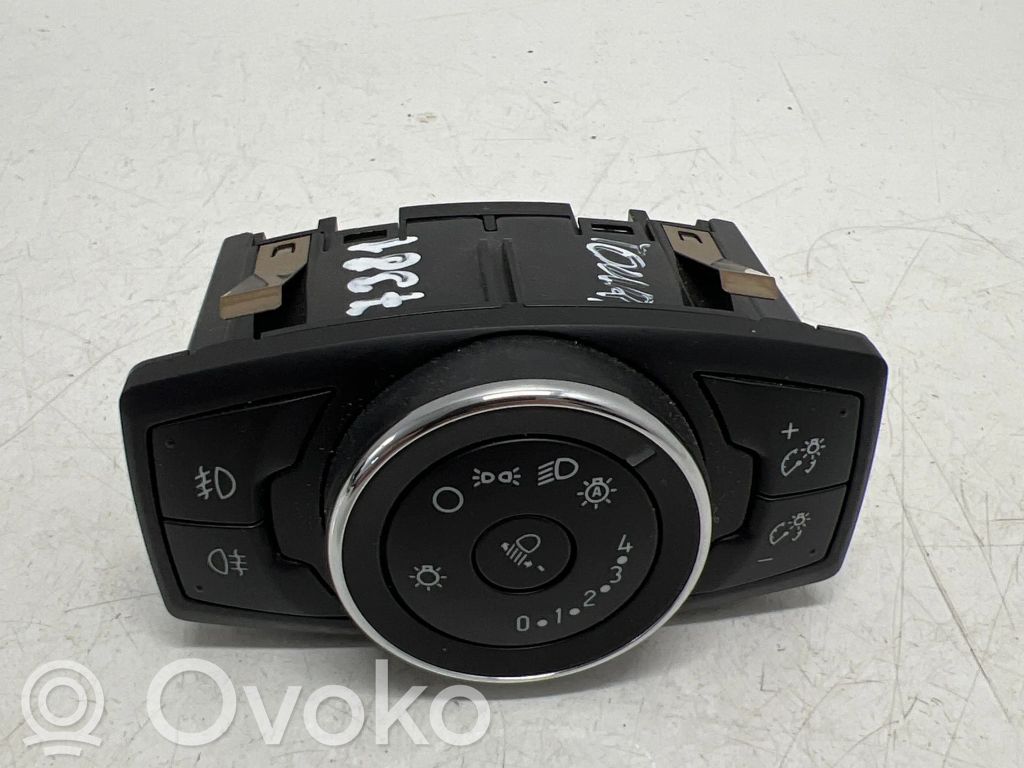 Ford Turneo Courier Light switch 