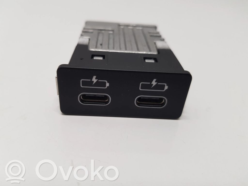 BMW 2 F46 Moduł / Sterownik USB 