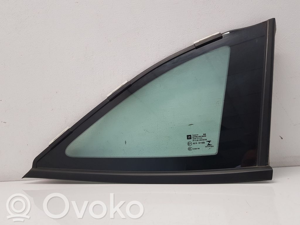 Opel Astra K Vidrio lateral trasero 