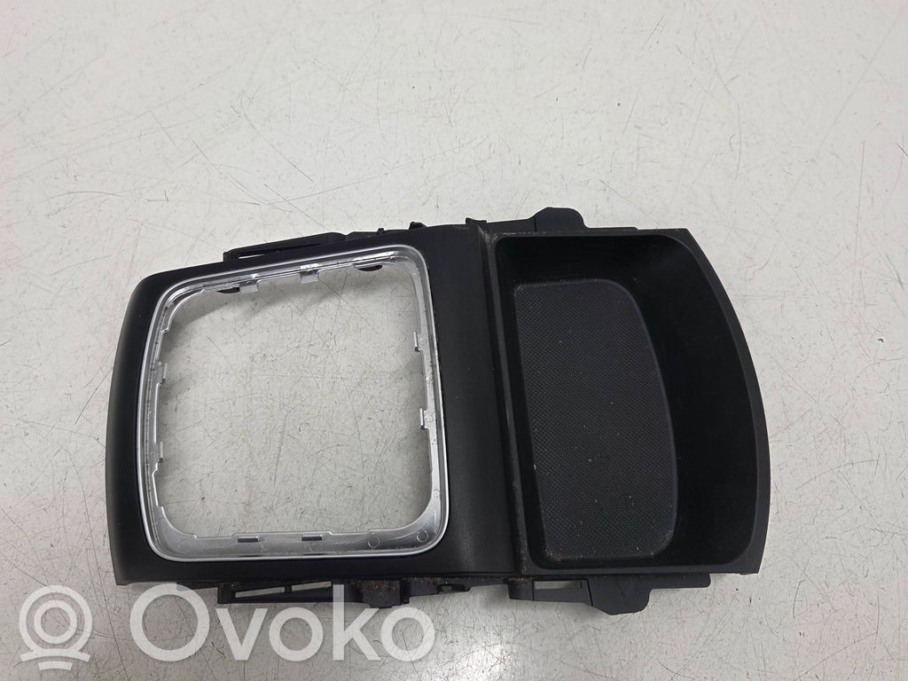 Hyundai i30 Consola de plástico de la palanca de cambios 
