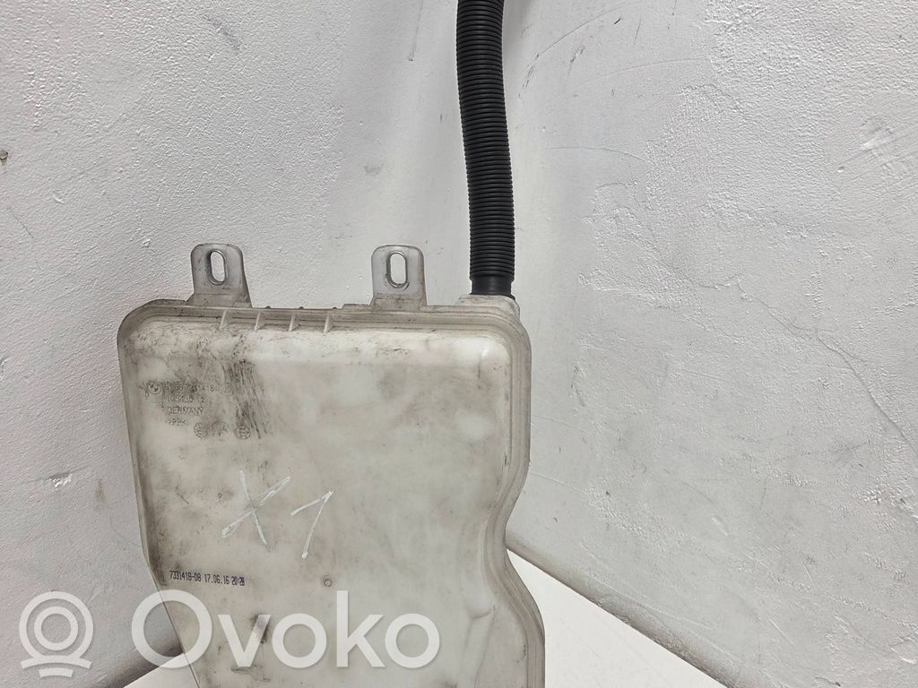 BMW X1 F48 F49 Zbiornik płynu do spryskiwaczy szyby przedniej / czołowej 