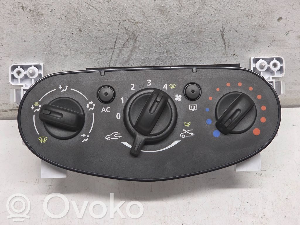 Dacia Duster Climate control unit 