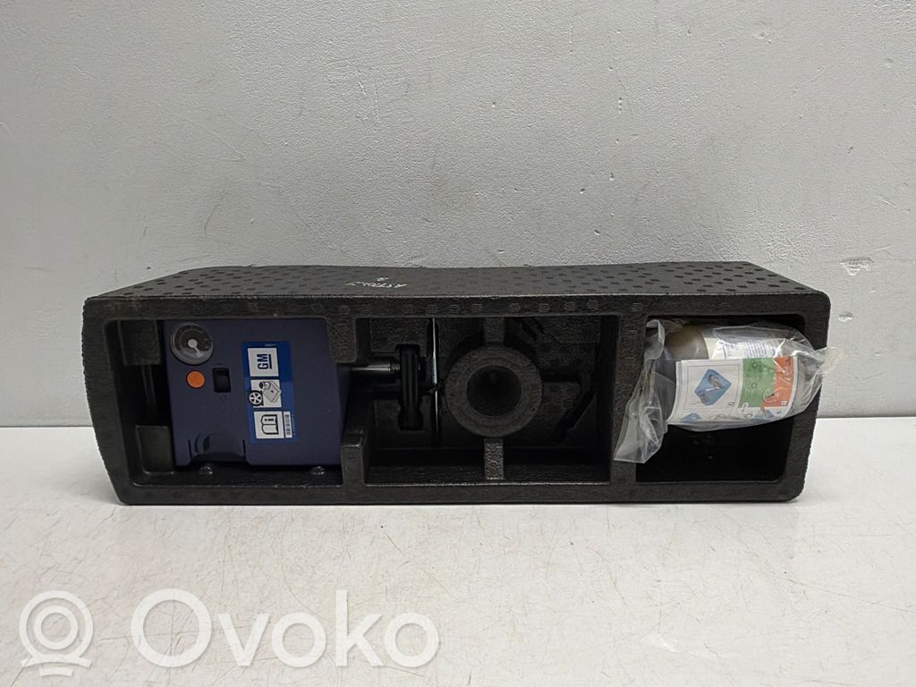 Opel Astra J Tool box 