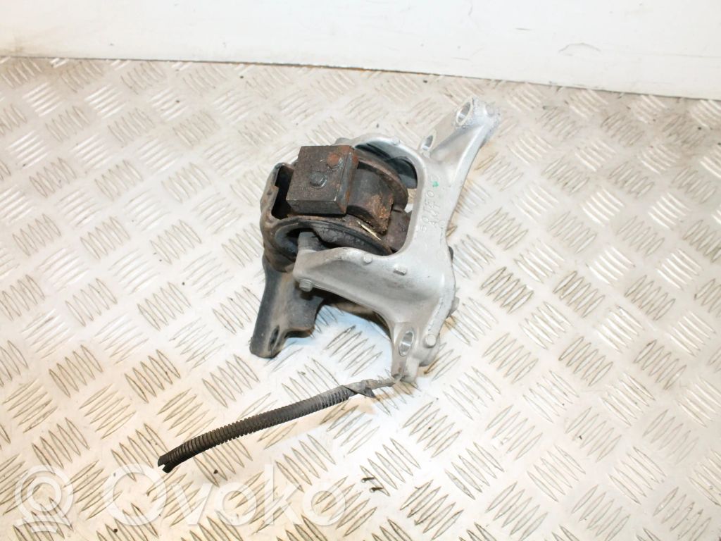 Engine mounting bracket   50TF0