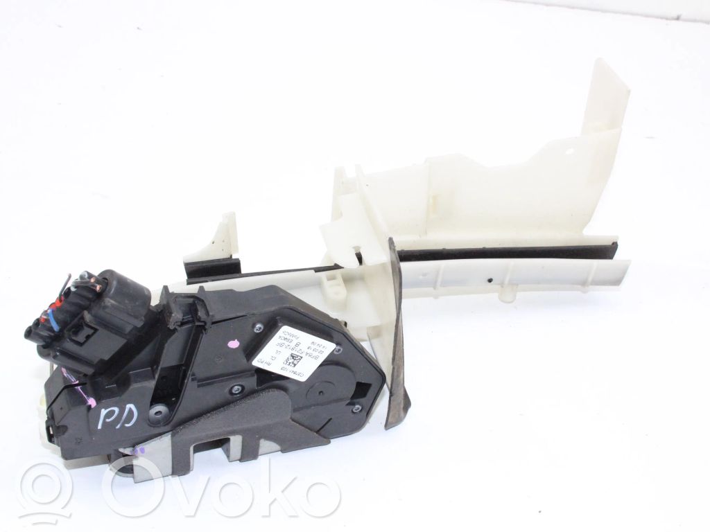 Ford Focus Priekšpusē slēdzene 