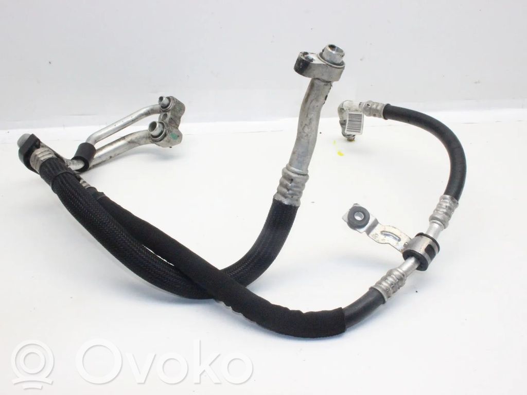 Jeep Cherokee KL Ilmastointilaitteen putki (A/C) 