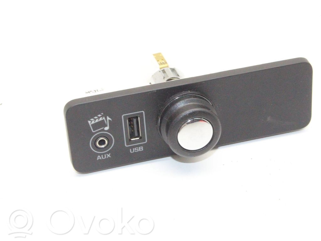 Enchufe conector entrada auxiliar   28339197