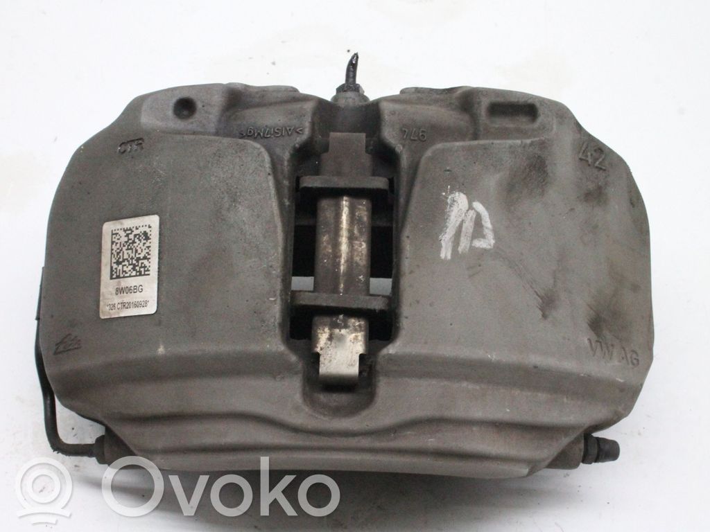 Audi A4 S4 B9 8W Zacisk hamulcowy przedni
