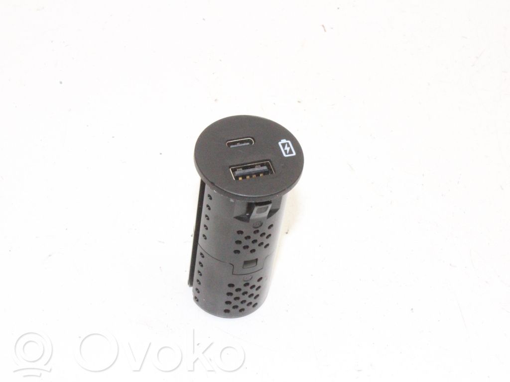 Ford Kuga III USB-pistokeliitin 