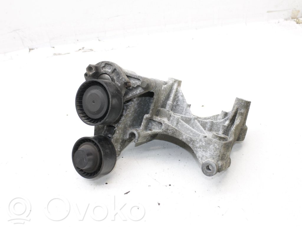 Nissan Qashqai Supporto del generatore/alternatore