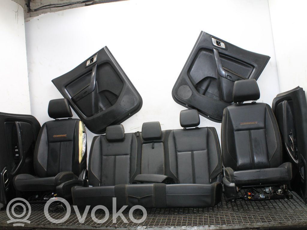 Interior set