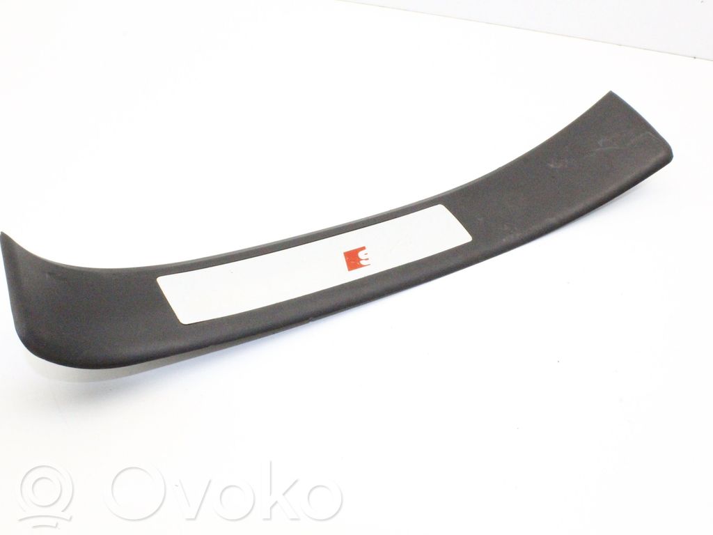 Audi A4 S4 B7 8E 8H Listwa progowa tylna 