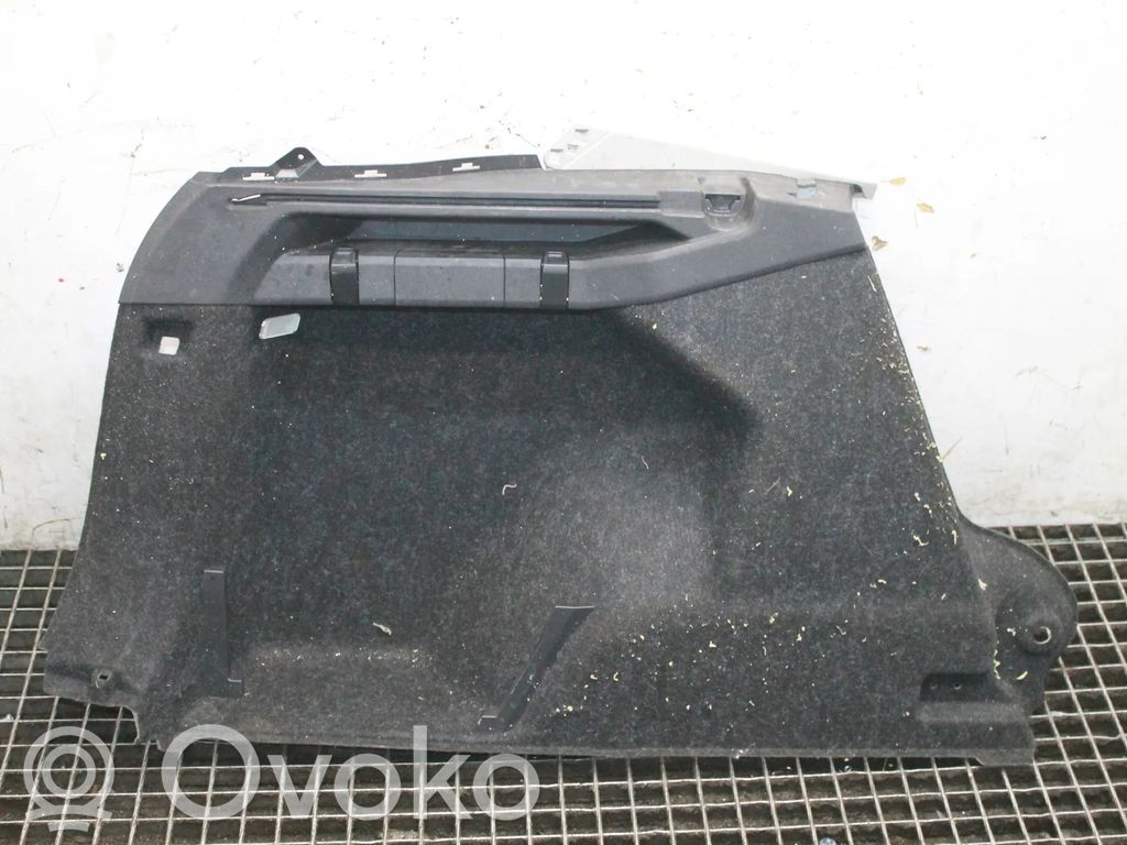 Skoda Enyaq iV Boczek / Tapicerka / bagażnika 