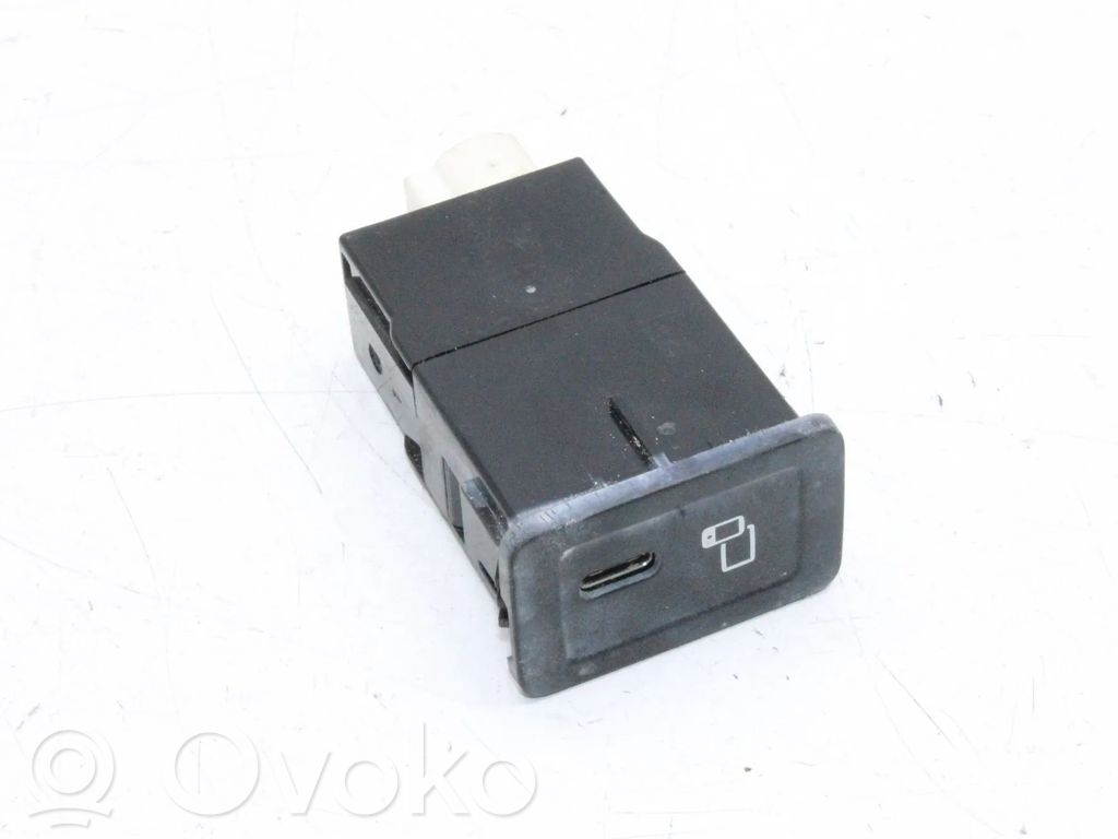 Mercedes-Benz EQC Enchufe conector USB 