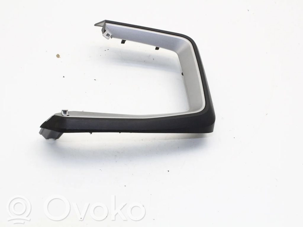 Moldura de la guantera   82C857237B