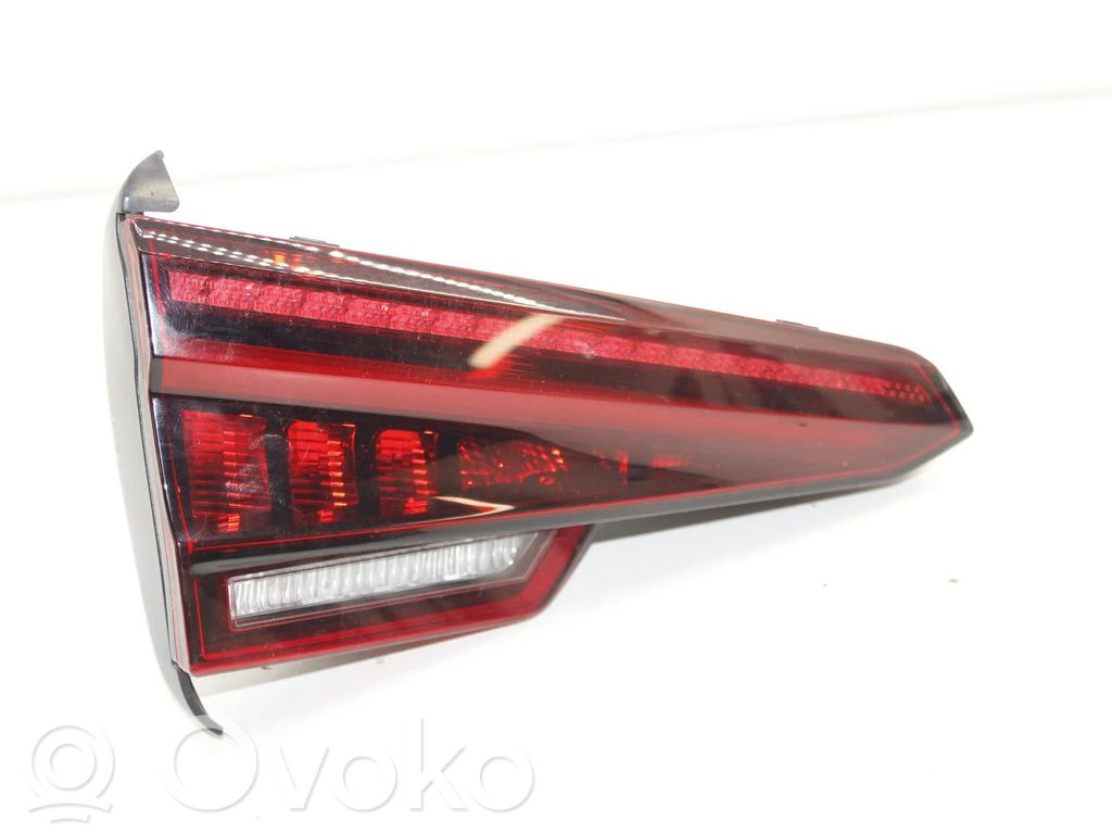 Audi A4 S4 B9 8W Lampy tylnej klapy bagażnika 