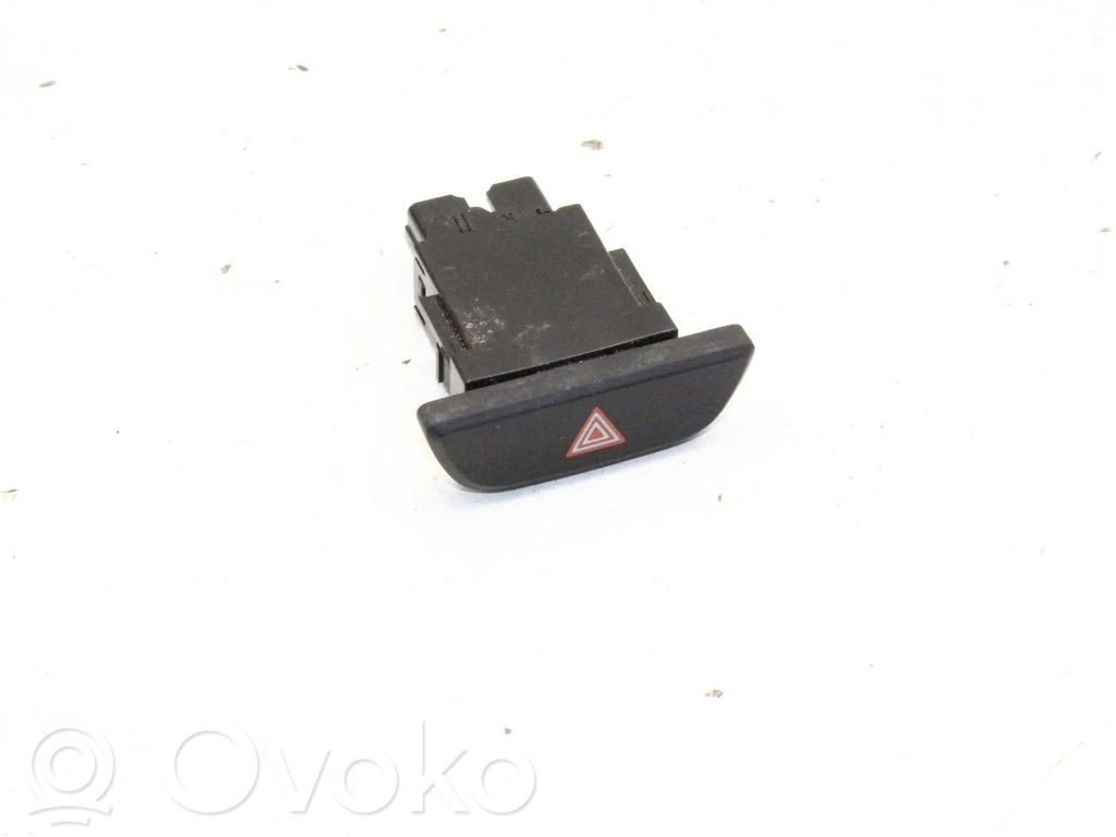 Toyota Yaris Cross Botón interruptor de luz de peligro 