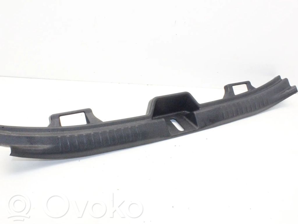 Toyota Yaris XP210 Protector del borde del maletero/compartimento de carga 