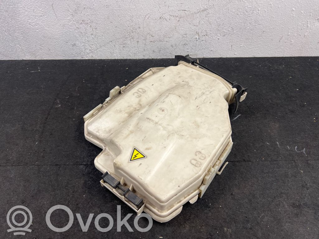 BMW 3 E90 E91 Tapa de caja de fusibles 