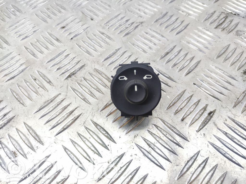 Citroen C4 Cactus Wing mirror switch 