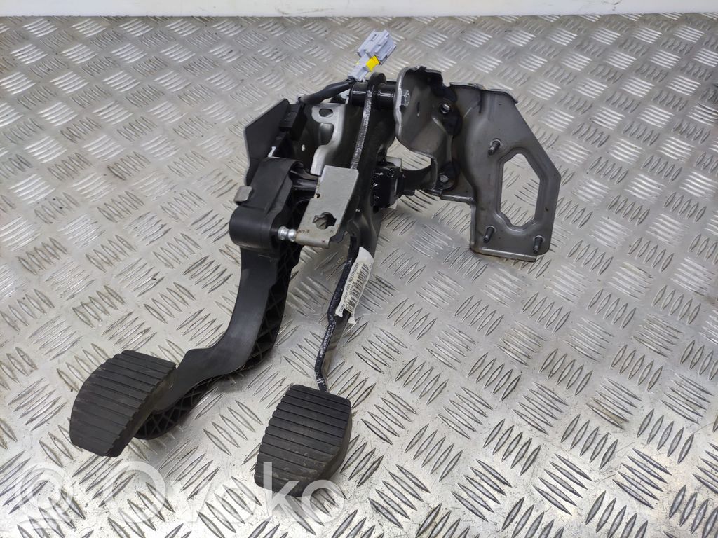 Peugeot 208 I Pedal assembly 