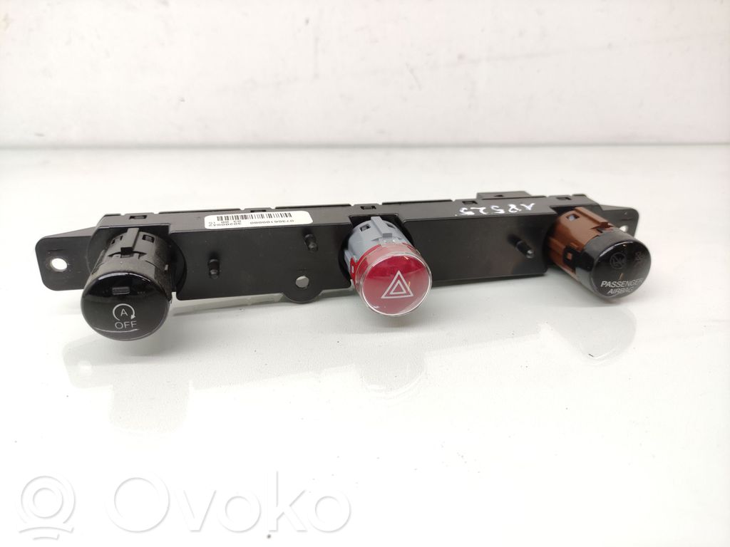 Fiat 500X Hazard light switch 