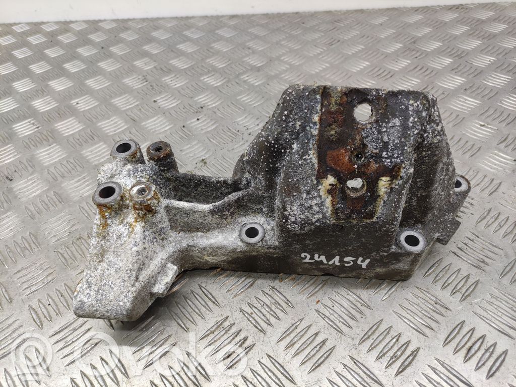 Engine mounting bracket