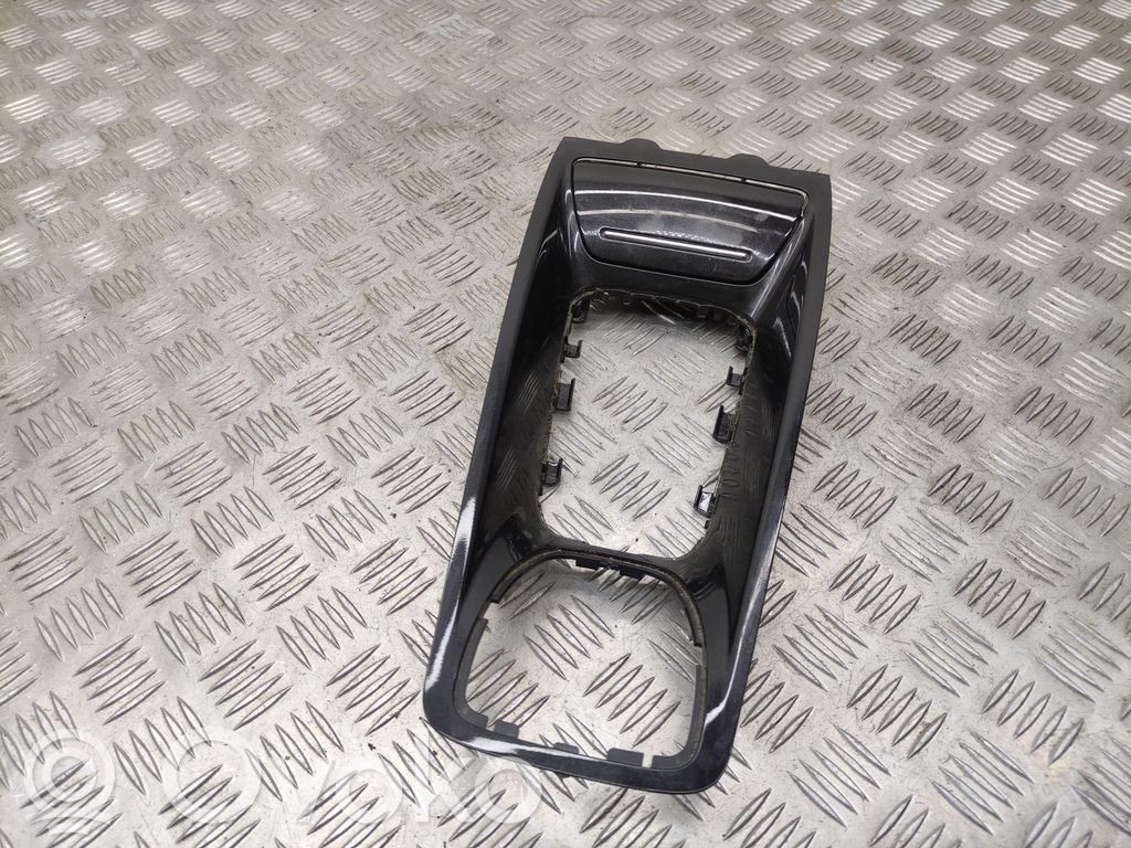 Citroen C5 Ātrumu pārslēgšanas sviras dekoratīvā apdare (plastmasas) 