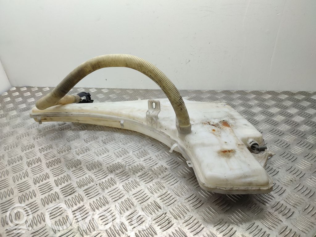 BMW 1 E81 E87 Logu šķidruma tvertne 