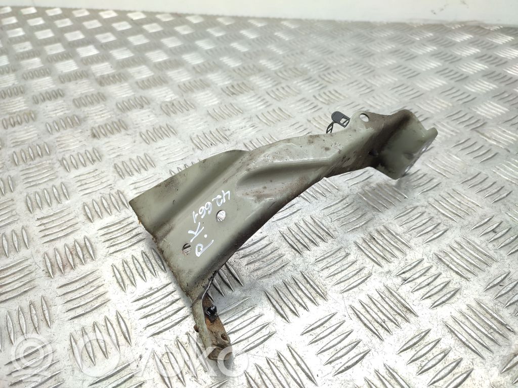 Seat Exeo (3R) Fender mounting bracket 