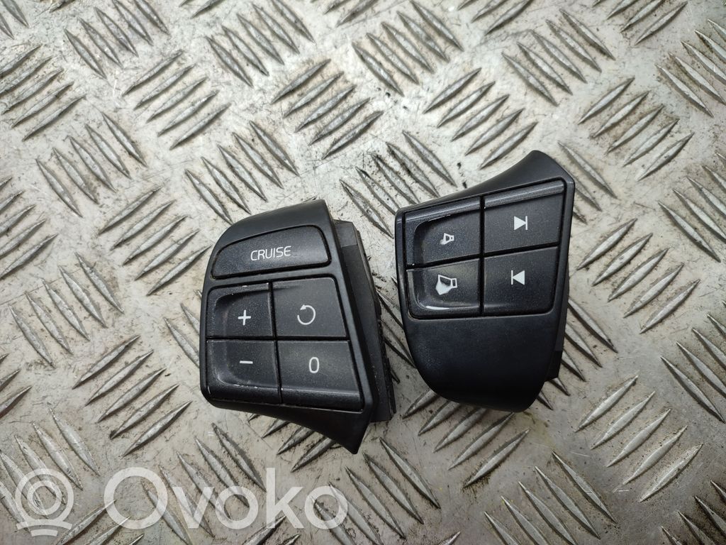 Volvo V50 Steering wheel buttons/switches 
