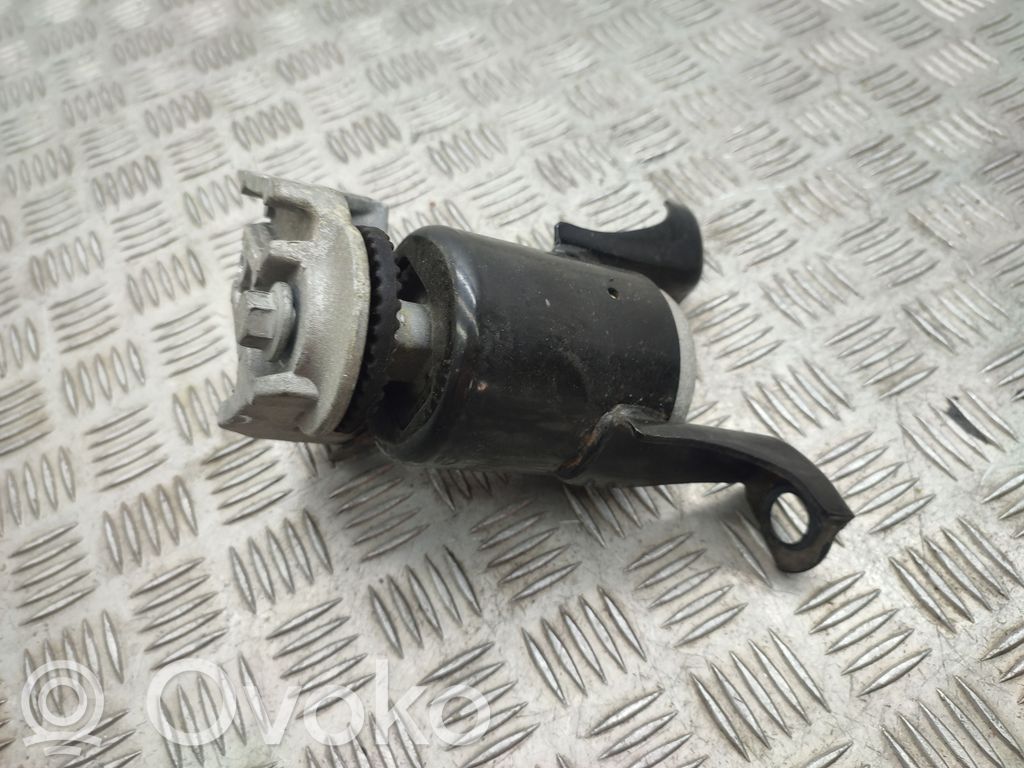Ford Turneo Courier Engine mount bracket 
