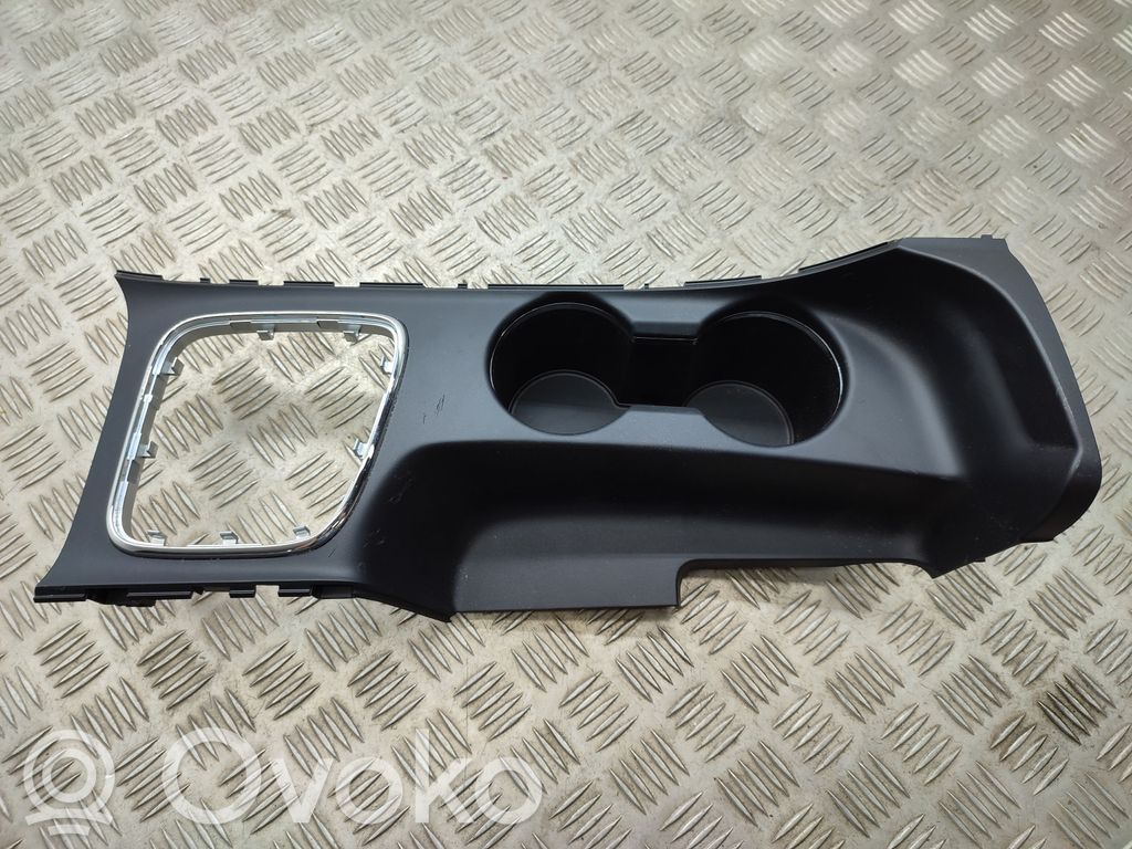 KIA Ceed Cup holder front 