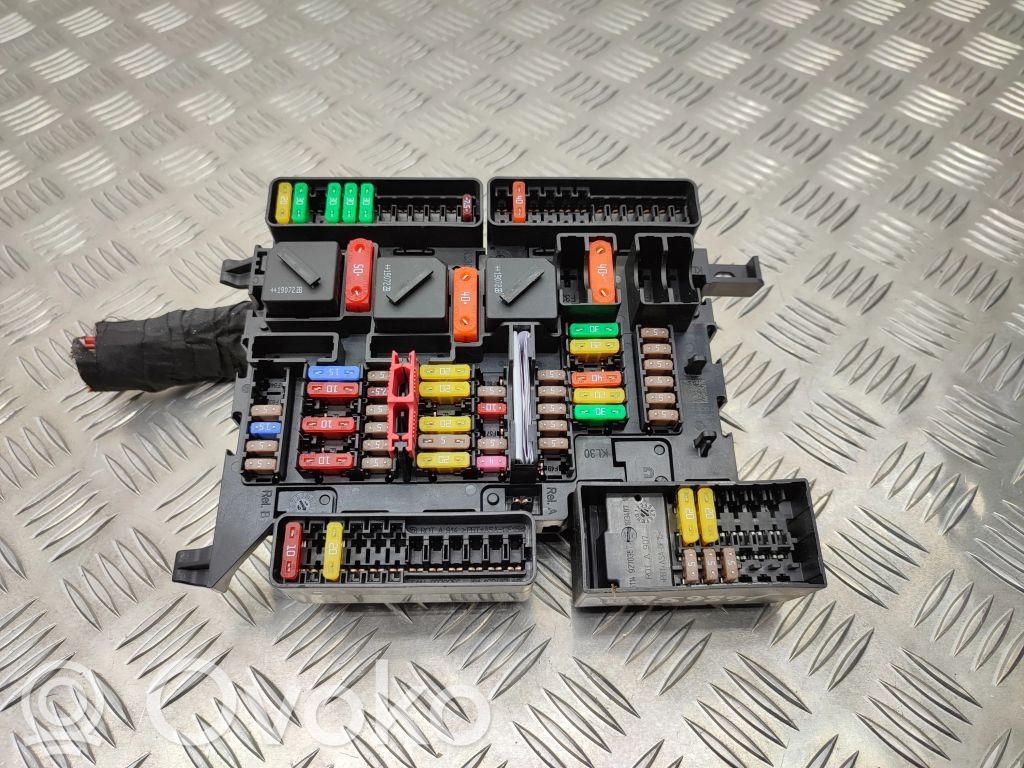 BMW 2 F45 Fuse module 