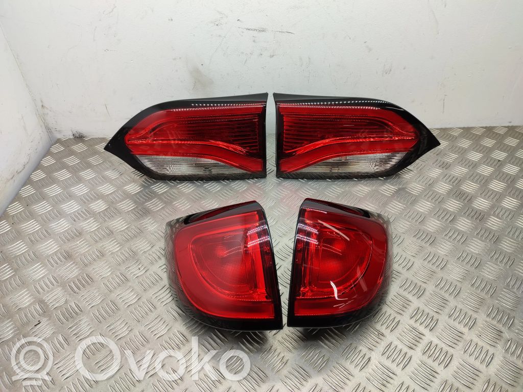 Chrysler Pacifica Rear/tail lights set 