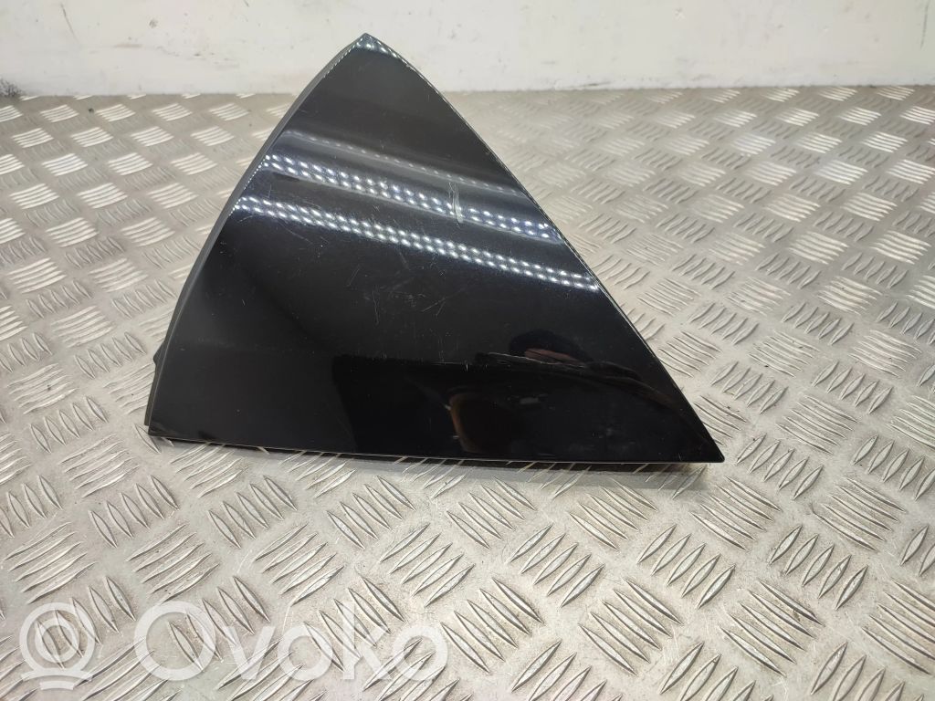 Chrysler Pacifica Tailgate trim 