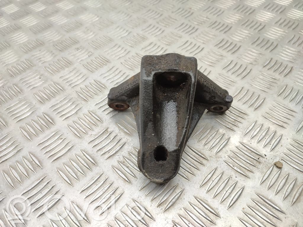 Opel Vivaro Engine mounting bracket 