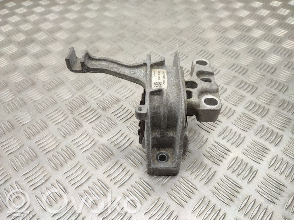 Audi Q2 - Engine mount bracket 