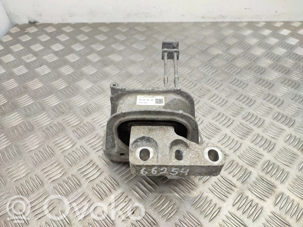 Volkswagen Golf Sportsvan Engine mount bracket 