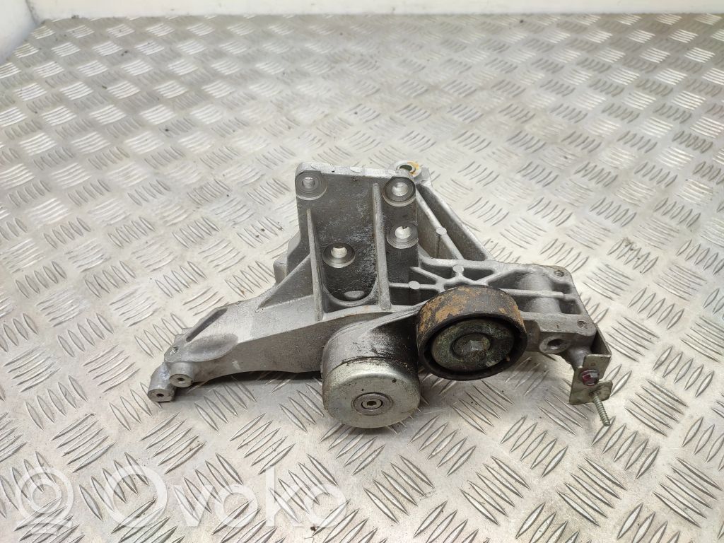 Fiat 500L Engine mounting bracket 