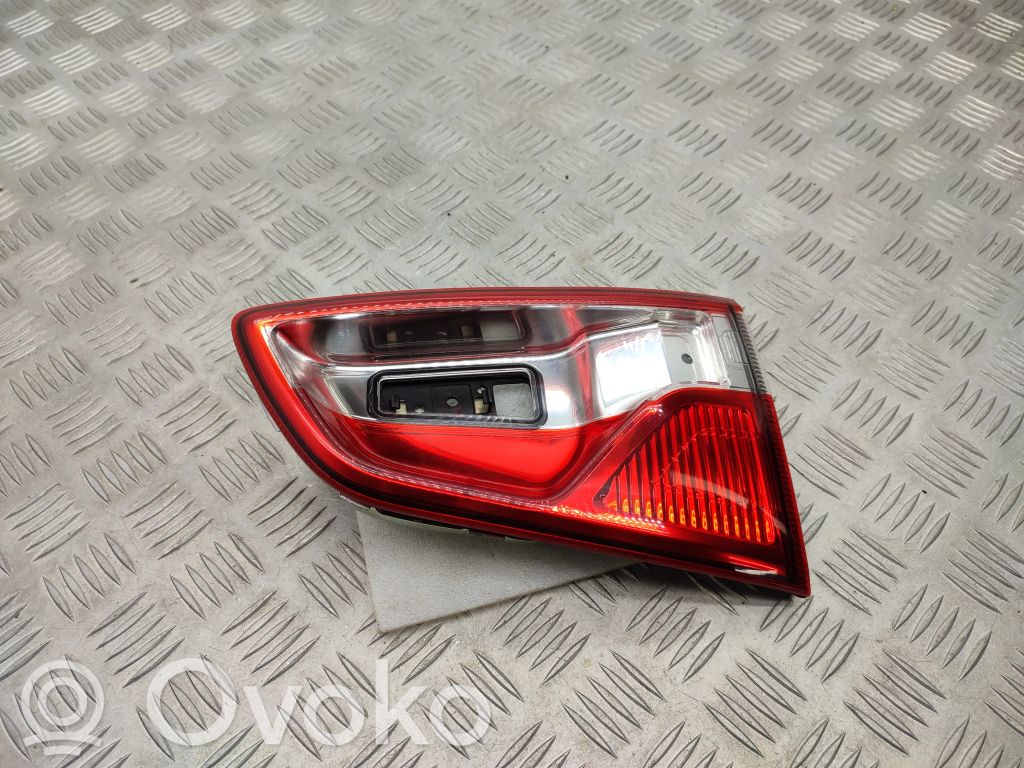 Lampy tylnej klapy bagażnika   CN1513A602CC
