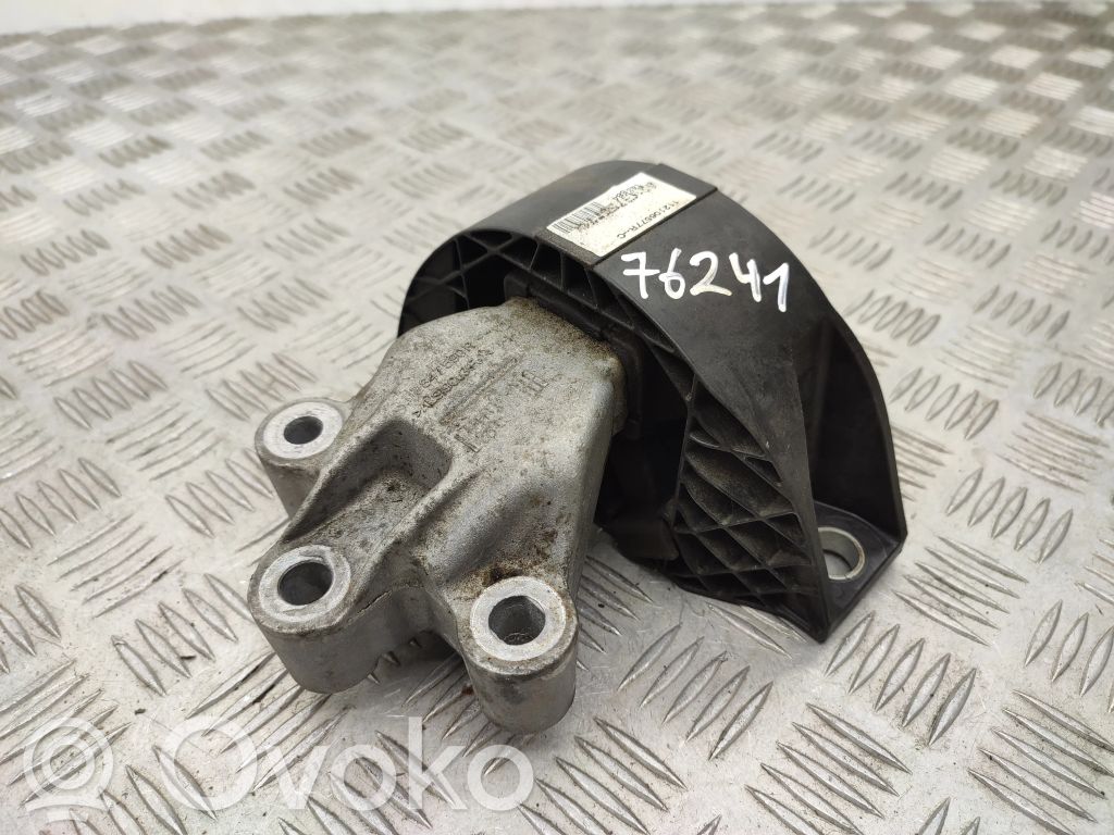 Renault Zoe Engine mount bracket 