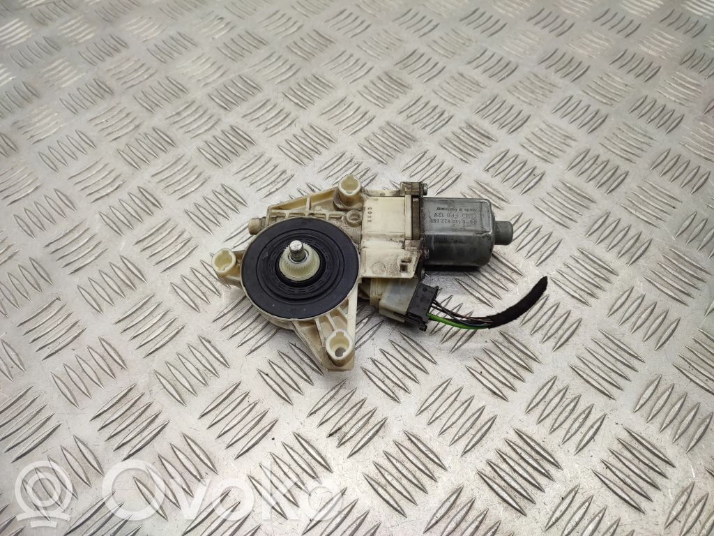 Mercedes-Benz A W176 Silnik regulatora szyby drzwi przednich 