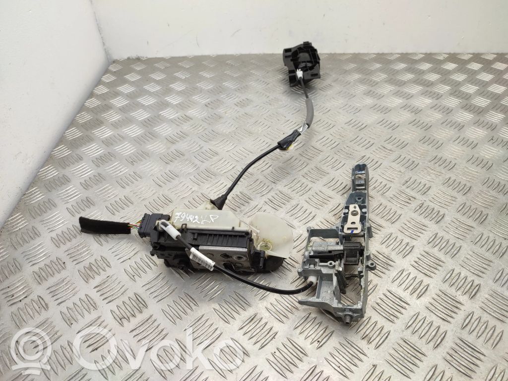 Peugeot 2008 I Front door lock 