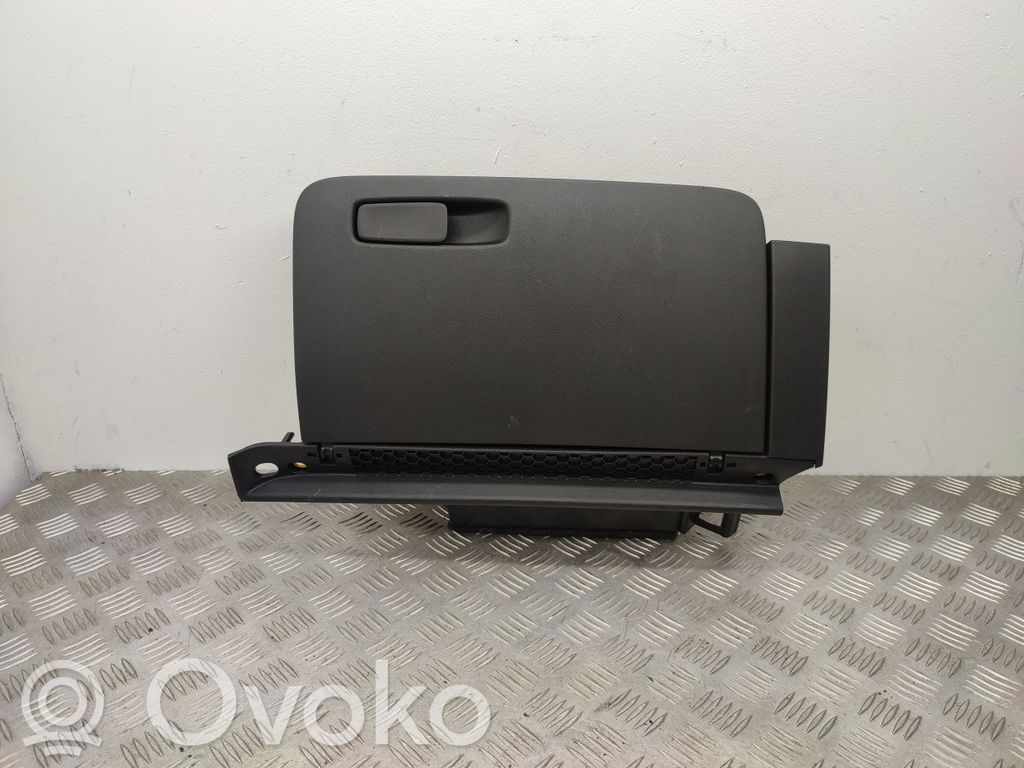 Audi A1 Комплект ящика для вещей (бардачка) 