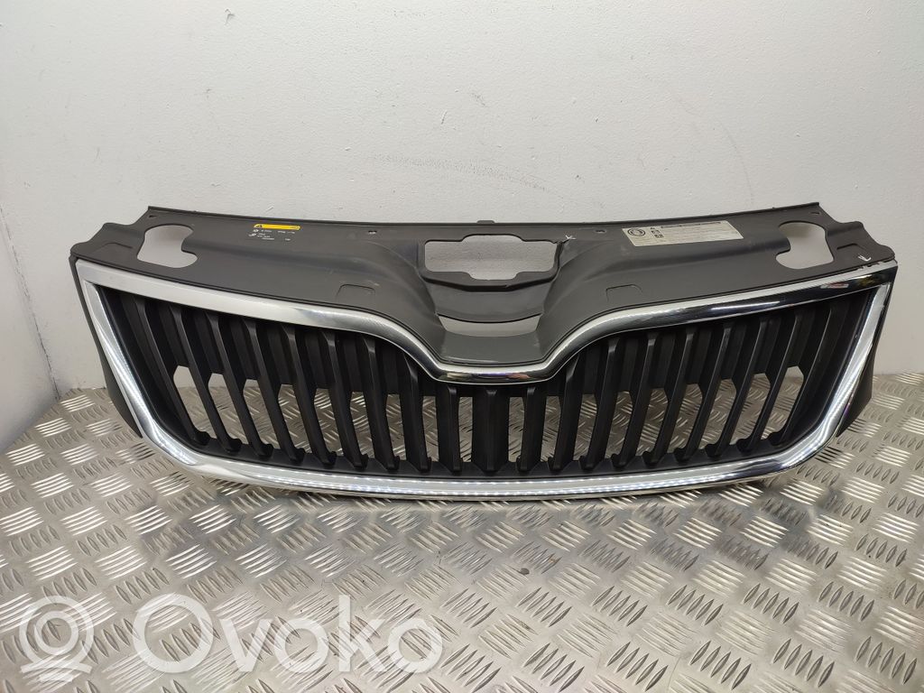 Skoda Rapid (NH) Grotelės viršutinės 