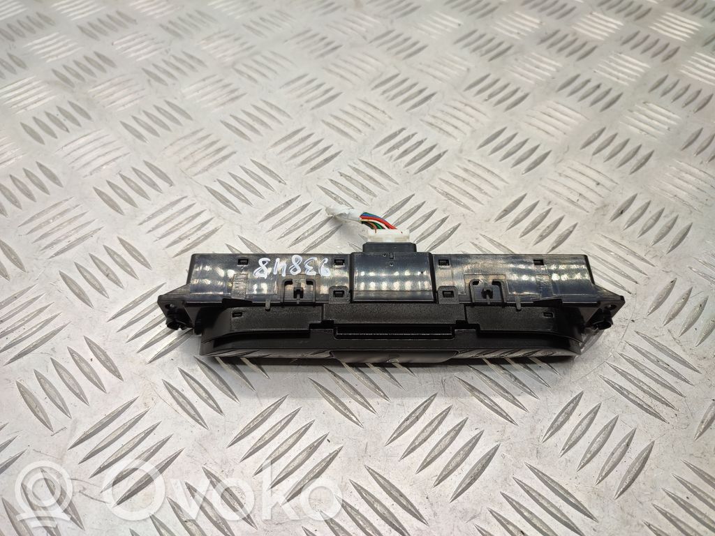 Hyundai i30 Central locking switch button 