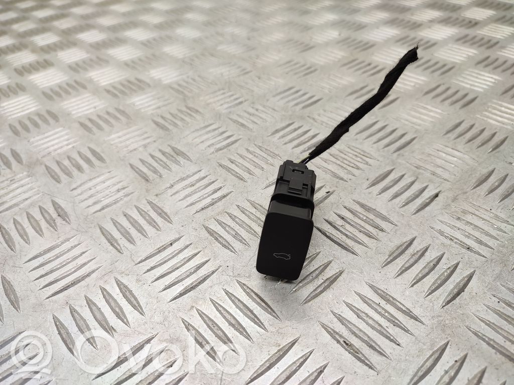 Ford Focus Tailgate opening switch 